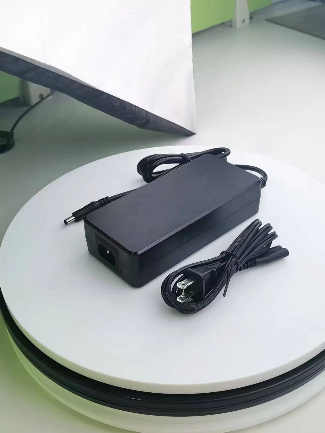 12~24VDC,0.01~12A,4~5 串最大168W大功率鋰電池充電器
